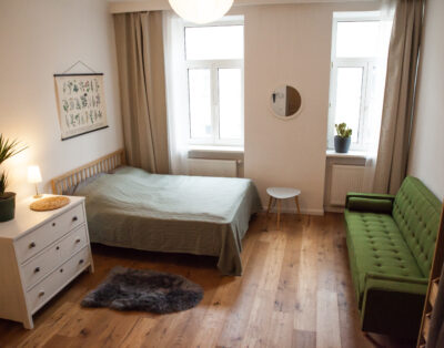 Very Charming Studio Apartment, Located In A Calm Neighbourhood And Close To The Subway